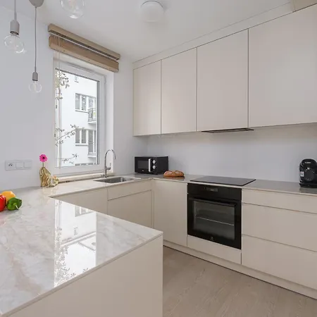 Lumina I 4-room With Parking I Balcony & Near Zoo Apartamento