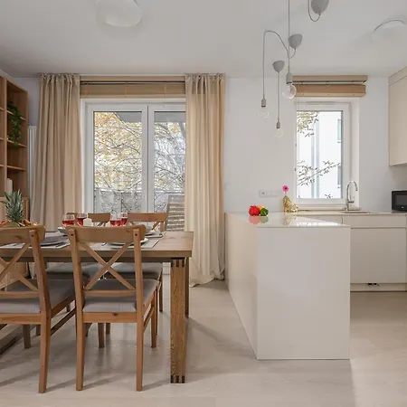 Lumina I 4-room With Parking I Balcony & Near Zoo *